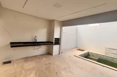 Sobrado com três suítes plenas com piscina aquecida, varanda goumet e três vagas de garagem. moinho dos ventos próximo de todas as conveniências. fino acabamento que proporciona conforto e segurança p