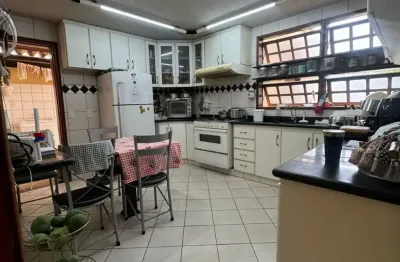 **oportunidade incrível no condomínio privê atlântico – casa em reforma pronta para personalizar!**