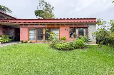 Casa em ótima localização no bairro iucas em teresópolis rj