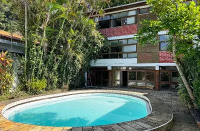 Casa a venda no bairro iucas, a 5 minutos do alto - ótima localização