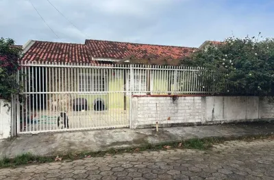 Vendo casa na prainha, quadra do mar, conforto e localização privilegiada!