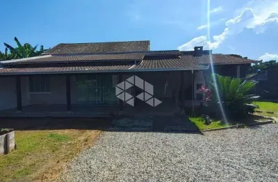 Vendo terrenos em excelente localização bairro iperoba, são francisco do sul - sc