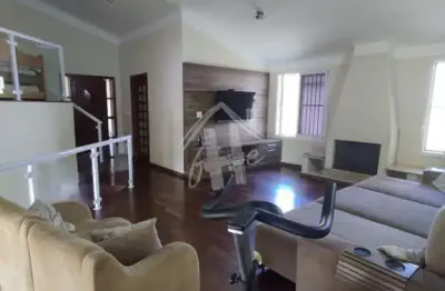 Ótima casa a venda 293m  com piscina,  próximo a av nove de julho.