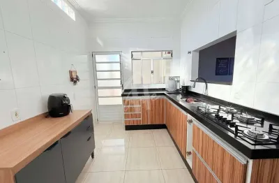 Linda casa a venda com 250m  localizada no bairro jardim tarumã, jundiaí- sp
