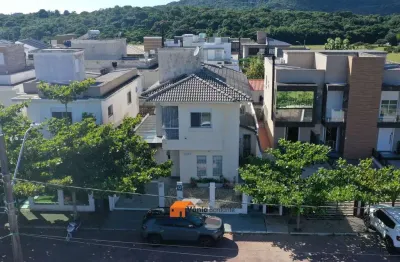 Casa para locação em florianópolis, são joão do rio vermelho, 3 dormitórios, 3 suítes, 4 banheiros, 2 vagas