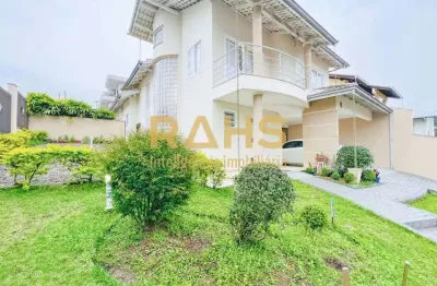 Sobrado averbado com mais de 266m² em terreno de 408,27 m², sendo 1 suíte mais 3 quartos, 2 vagas de garagem coberta e espaço para mais 4 vagas desco