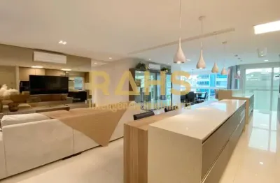 Apartamento semimobiliado com 199 m² na praia brava com vista mar