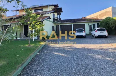 Sobrado averbado a venda no melhor do espinheiros com 4 quartos, sendo 2 suítes,2 vagas de garagem coberta e espaço para 4 descoberta.
