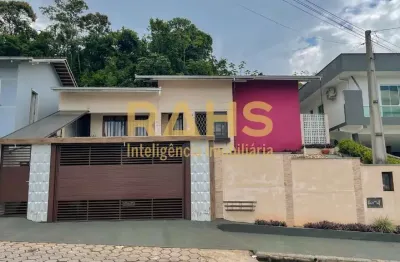 Casa semimobiliada no bairro costa e silva - joinville/sc