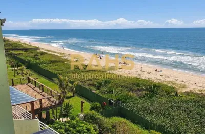 Triplex em condomínio fechado com 4 suites frente mar em itajuba