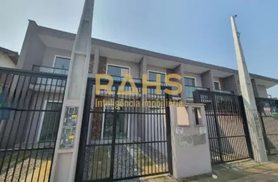 Sobrado geminado com 3 quartos e 1 suíte no bairro espinheiros