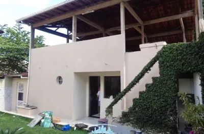 Código 4504 - vende casa no bairro canaãnzinho, 03 quartos sendo 01 suíte, sala, copa, cozinha, área de serviço, 01 banheiro social, 02 vagas de garagem, quintal, terraço.