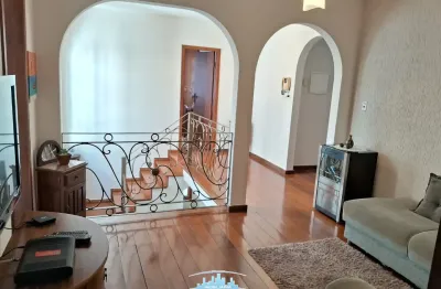 Código 4599 - vende casa no bairro cariru:   1º andar (piso em granito): sala de estar sala de jantar/copa sala de televisão lavabo