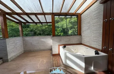 Código 4665 - aluga cobertura triplex no bairro horto, 03 quartos com guarda roupas, sendo 01 suíte, 01 banheiro social, 02 lavabos, 02 salas climatizadas, copa, cozinha com móveis planejados, área de