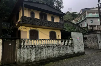 Casa a venda de 03 quartos em quitandinha - petrópolis - rj
