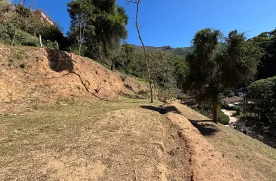 Terreno à venda na Rua Doutor Lipold, Carangola, Petrópolis