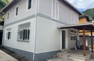 Casa com 3 quartos à venda na Rua Sebastião Heinen, 50, Duarte Silveira, Petrópolis
