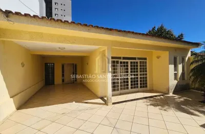 Casa com 3 quartos para alugar no Centro, Cornélio Procópio 