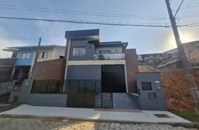 Casa com 03 dormitórios sendo 01 suíte no bairro forquilhas