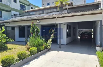 Sobrado com edícula - 4 dormitórios - quadra mar - centro de navegantes!