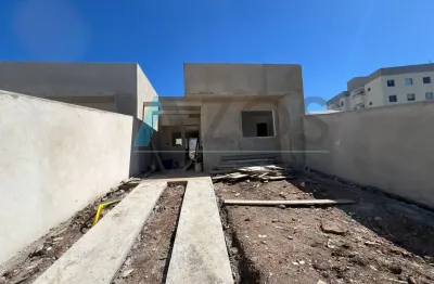 Casa com 03 dormitórios localizada no bairro guaraituba em colombo