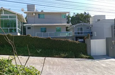 Casa a venda em itapema 3 suítes+kitnet+salão de festas de 1.600 por 1330