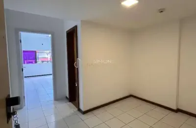 Sala comercial para alugar na Avenida Tancredo Neves, 0000, Caminho das Árvores, Salvador