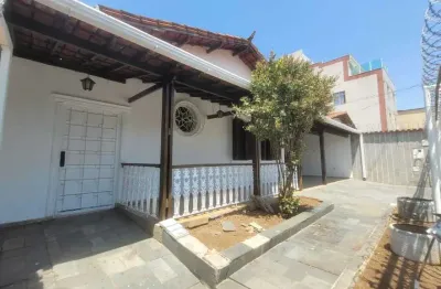 Casa com 5 quartos à venda na Rua Vesta, João Pinheiro, Belo Horizonte