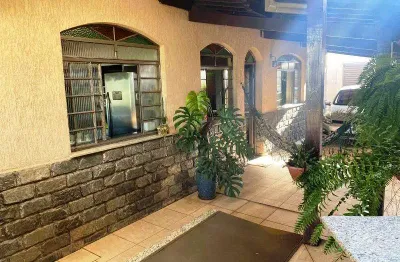 Casa com 3 quartos à venda na Rua Professor Baeta Neves, João Pinheiro, Belo Horizonte