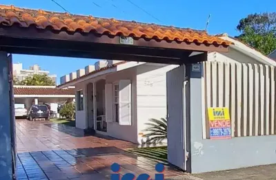 Casa com 3 quartos à venda no Centro, Matinhos 