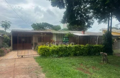 Terreno com uma casa em alvenaria, localizada no bairro claudete