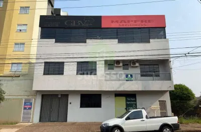Imóvel residencial e comercial, com sala comercial e apartamento.