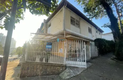 Sobrado de esquina à venda, 3 dormitórios, 1 suíte, 3 vagas, 160m², jardim aeroporto.