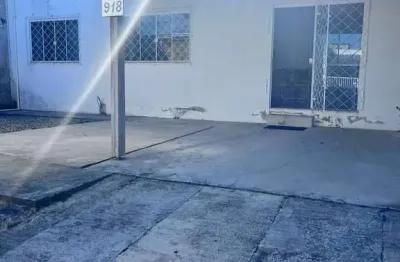 Alugue este imóvel - casa de 2 dormitórios no bairro santa regina em itajaí.