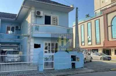 Sobrado com 3 dormitórios à venda, 124 m² por r$ 2.300.000 - meia praia - itapema/sc