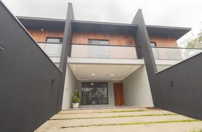 Sobrado geminado no bairro bom retiro em joinville - sc, com 1 suíte e 2 dormitórios por r$ 999.000,00.