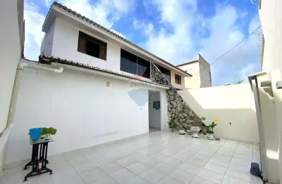 Casa próximo na avenida abel cabral à venda: aproveite!