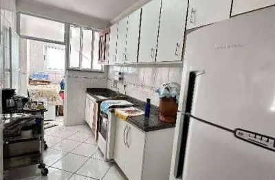 Apto de 2 dorm(s), sendo 1 suíte, com varanda, lazer completo, no forte em praia grande sp.