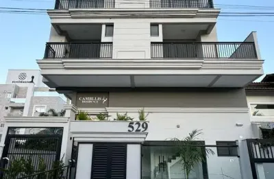 Apartamento de alto padrão na cidade de bombinhas/sc, no bairro mariscal, com 2 suítes e 2 vagas de garagem.  localização privilegiada.