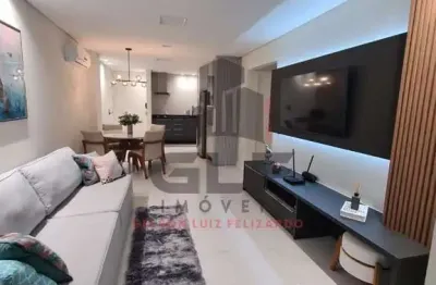 Apartamento quadra mar na cidade de itapema/sc, no bairro centro, com 2 quartos, sendo 1 suíte e 1 vagas de garagem.  localização privilegiada.