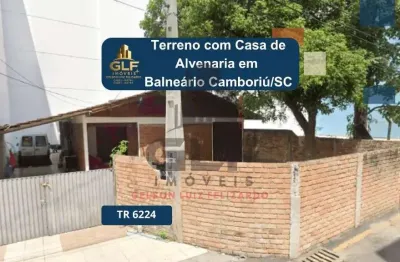 Casa na cidade de balneário camboriú/sc no bairro centro, 2 suítes e 2 vagas, com lazer completo. bem localizado a 700 metros do mar