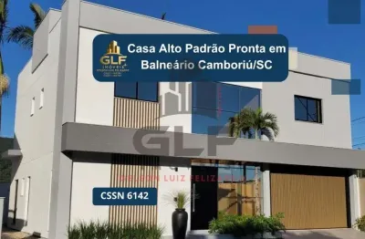 Casa de alto padrão em balneário camboriú/sc, no bairro barra, com 4 suítes e 4 vagas de garagem.  localização privilegiada.