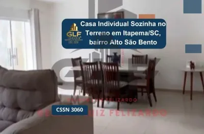 Casa individual, sozinha no terreno em itapema/sc, no bairro alto são bento. com 3 dormitórios e 170 m² privativos. bem localizada a 1.800 mts do mar