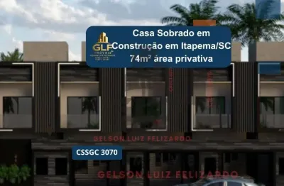 Casa em cosntrução em itapema/sc, com 74m² área privativa, sendo 2 suítes, 1 vaga de garagem que pode abrigar até 2 carros, bem localiza