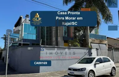 Casa Pronta em Itajaí/SC com 240,00m² área privativa, com 2 dormitórios sendo 1 suíte 1 vaga de garagem