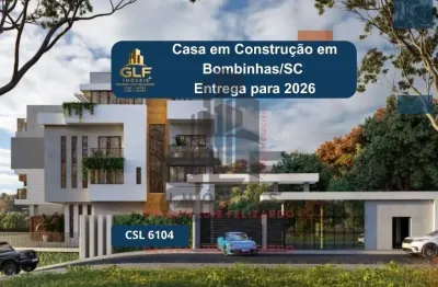 Casa em Construção em Bombinhas, com 308,84m² área privativa, sendo 3 suítes. Área de lazer.