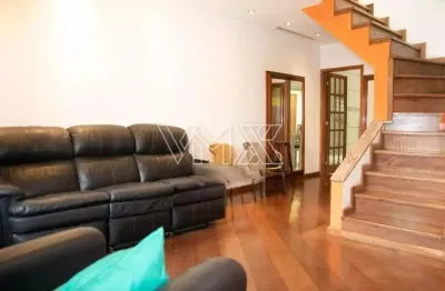 Casa à venda com 200m², 3 dormitórios, 1 suíte e 2 vagas, ampla, confortável e ideal para famílias