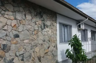 Casa com 4 dormitórios/quartos e 3 banheiros em foquilhinhas à venda por r$1.300.000,00