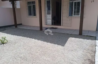 Casa com 2 dormitórios/ quartos em palhoça sc, bairro praia de fora à venda por r$ 450.000,00.