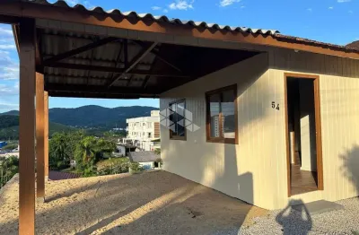 Casa a venda com terreno de 360 m² em santo amaro da imperatriz